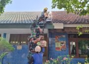 Perkuat Struktur Atap Sekolah, Satgas TMMD ke-126 Wujudkan Fasilitas Belajar yang Aman dan Nyaman
