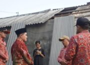 Peduli Warga Terdampak, Bupati Mojokerto Salurkan Bantuan Sembako dan Material Bangunan