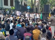 Ratusan Santri Gelar Aksi Damai di Depan DPRD Kota Malang, Desak Penegakan Hukum atas Tayangan Trans7