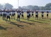 Jaga Kebugaran dan Kesiapsiagaan, Babinsa Kodim 0815/Mojokerto Gelar Aerobik di Stadion Gajah Mada