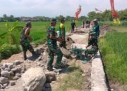 Satgas TMMD ke-126 Kodim 0815/Mojokerto Genjot Pembangunan Tanggul Penahan Tanah di Desa Sumbertanggul