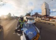 Polisi Satlantas Gresik Sigap Buka Jalan Ambulans Sedang Bawa Pasien Darurat