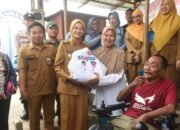 Kunjungi Rumah Warga Disabilitas, Mbak Wali Serahkan Bantuan dan Beri Semangat