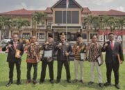 Kapolres Blitar Berikan Penghargaan kepada Personel Polri yang Berprestasi dan kepada Masyarakat yang Membantu Tugas Kepolisian