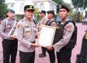 Wujud Apresiasi, Kapolres Gresik Beri Penghargaan kepada 25 Personel dan Warga yang Berdedikasi