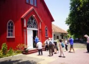 Berlabuh ke Kota Probolinggo, Wisatawan Mancanegara Kunjungi Gereja Merah Hingga Klenteng