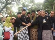 Jalan Sehat Santri Sarungan : Gus Qowim Ajak Santri Wujudkan Kota Kediri MAPAN