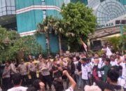 Ribuan Buruh Perkebunan labuhanbatu Raya Demo Kantor Asian Agri Grup ,Desak Hentikan Perbudakan Kepada Istri dan Anak