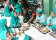 SPPG Jampirogo Jangkau 32 Sekolah, Babinsa Pastikan Distribusi Gizi Tepat Sasaran