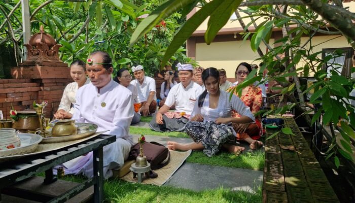 Pura Kertha Bumi Bhayangkara Polresta Sidoarjo Gelar Ibadah Hari Raya Galungan