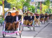 Diarak Menggunakan Becak Hias, Pemkot Probolinggo Nikahkan Masal Puluhan Pasangan