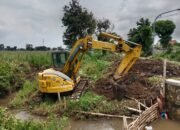 Antisipasi Luapan Air di Ngampel, Dinas PUPR Kota Kediri Revitalisasi Jembatan dan Normalisasi Sungai