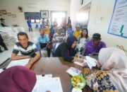 Ning Ita Tinjau Penyaluran Bantuan Pangan Bapanas di Kelurahan Kedundung