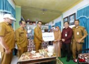 Wali Kota Nurochman Serahkan Santunan Kematian dan Beasiswa kepada Tiga Keluarga Peserta BPJS Ketenagakerjaan