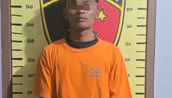 Pelaku Jambret Guru Sekolah di Aek kuasan Dimasa Warga Setelah Terjatuh dari Sepeda Motor