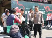 Polres Mojokerto Kota Bagikan Paket Sembako Untuk Ojek Online