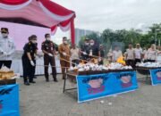 Pemkab Gresik Dan Bea Cukai Musnahkan 9,8 Juta Batang Rokok Ilegal dan Ratusan Liter MMEA