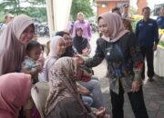 Ning Ita Tinjau Gerakan Pangan Murah Hasil Kolaborasi Pemprov Jatim dan Pemkot Mojokerto