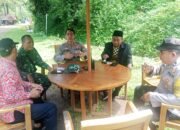 Jelang Nataru, Kapolsek Pacet Ajak Kades dan Warga Kembang Belor Perkuat Sinergi Tangkal Hoaks
