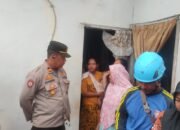 Polres Pasuruan Bantu Evakuasi Rumah Warga Cowek yang Rusak Akibat Petir