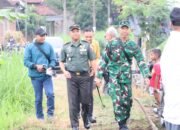Dandim 0809/Kediri Tinjau Pembangunan Jembatan Gantung Garuda di Desa Keling