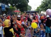 Ketua TP PKK Kota Probolinggo Hadiri Suroyo Fashion Trend on The Street 2025