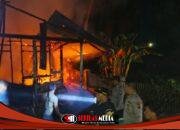AKP Amlan Cek TKP Kebakaran Rumah Kontrakan, Dua Orang Ditemukan Meninggal Dunia