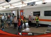 Polres Pasuruan Pantau Arus KA di Bangil, Libur Nataru 2025 Volume Penumpang Turun