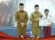 Bupati Mojokerto Serahkan Beasiswa Prestasi kepada 208 Pelajar
