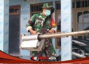 Babinsa Koramil 0815/07 Jetis Dampingi Fogging DBD di Mojorejo untuk Cegah Penyebaran Nyamuk
