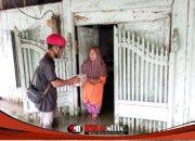 Tembus Arus Banjir, Tim Nurul Hayat Salurkan Bantuan ke Desa Terisolasi di Lamongan