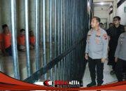 Tinjau Rutan Polres Gresik, Kapolres Sapa dan Dialog dengan Warga Binaan