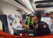 Satlantas Polres Gresik Gelar Ramp Check Bus, Prioritaskan Keselamatan Penumpang