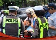 Satlantas Polres Gresik Gelar Aksi Simpatik, Edukasi Keselamatan di Kawasan GKB