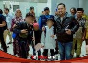 Lindungi Anak PMI, Bupati Gresik Dampingi Proses Kepulangan
