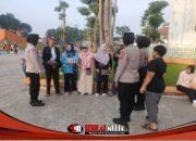 Polwan Polresta Sidoarjo Humanis Amankan Car Free Day Alun-alun Sidoarjo