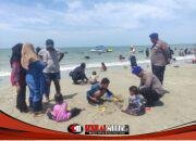Satpolairud Polres Gresik Siaga Amankan Wisatawan di Pantai Dalegan