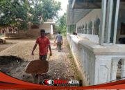 Satgas TMMD Siapkan Dasar Keramik Masjid Mandala