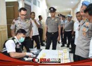 Komitmen Bersih Narkoba, Polres Gresik Uji Urine Puluhan Personel
