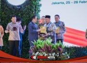 Bupati Gresik Menerima Penghargaan Nasional Pengelolaan Sampah dari Menteri Lingkungan Hidup RI