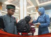 Wali Kota Mojokerto Salurkan Hibah Masjid saat Tarawih Keliling, Ajak Warga Siaga Musim Hujan