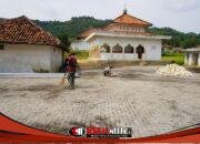 Satgas TMMD Kodim 0827/Sumenep Laksanakan Finishing Pemasangan Paving Blok Masjid Baiturrahman