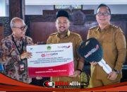 Bupati Yani Serahkan Tiga Mobil CSR Bank Jatim untuk Pesantren dan GP Ansor Bawean