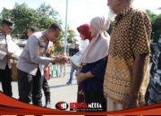 Semangat Ramadan, Ratusan Warga Terima Rombong Usaha dan Sembako dari Polres Kediri