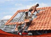 Satgas TMMD Tetap Semangat Pasang Genteng
