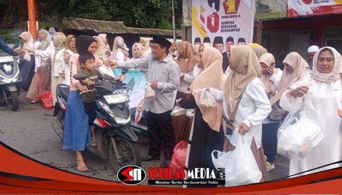 PAC Partai Gerindra Kebomas Bersama PIRA Bagikan 500 Paket Takjil