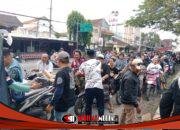 Laskar Pantura Daendels Bagikan 100 Paket Takjil di Alun-Alun Sidayu