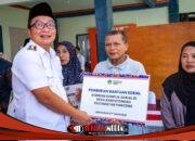 Pemkab Gresik Salurkan Bansos bagi Warga Terdampak Konflik Sosial di Banyutengah