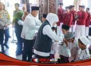 Bersama Gubernur Khofifah, Bupati Yani Salurkan Bantuan Rp7,6 Miliar dan Tinjau Pasar Murah di Gresik