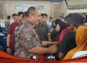Bupati Menyerahkan Beras Kepada Kaum Dhuafa di Hari Jadi ke 80 Kabupaten Asahan